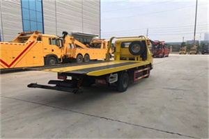 尚义非事故拖车